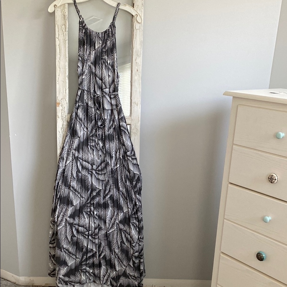 Chic Gray and White Maxi Dress